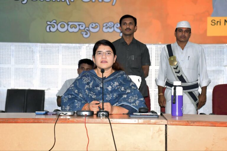 పిజిఆర్ఎస్ దరఖాస్తులను నాణ్యతతో పరిష్కరించండి:జిల్లా కలెక్టర్ జి. రాజకుమారి